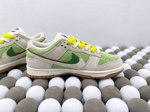 Pure original Dunk Low SE "85" double hook