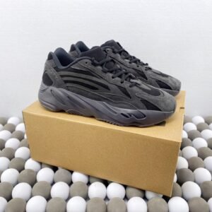 Yeezy 700 Series - Image 9