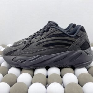Yeezy 700 Series - Image 7