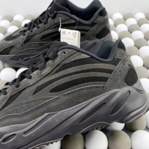 Yeezy 700 Series - Image 6