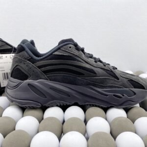 Yeezy 700 Series - Image 5