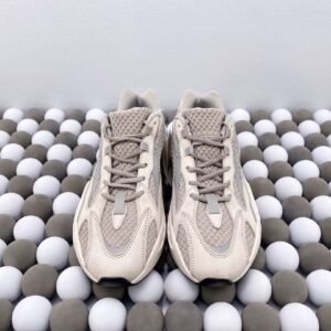 Yeezy 700 Series - Image 10