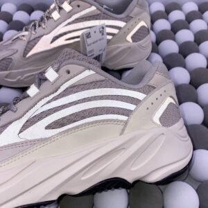 Yeezy 700 Series - Image 4