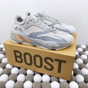 Yeezy 700 Series - Image 4
