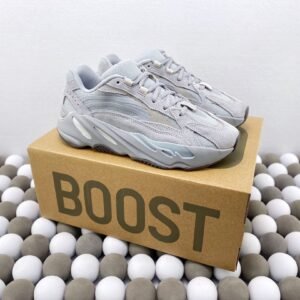 Yeezy 700 Series - Image 4