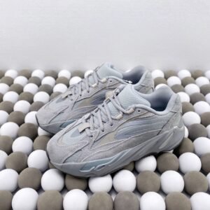 Yeezy 700 Series - Image 5