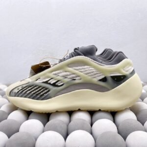 Yeezy 700 Series - Image 5
