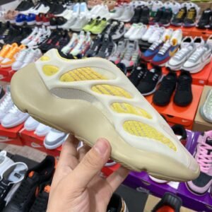 Yeezy 700 Series - Image 7