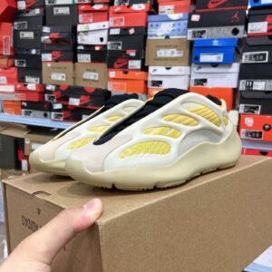 Yeezy 700 Series - Image 4