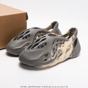 Yeezy slippers - Image 8