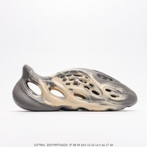 Yeezy slippers - Image 3