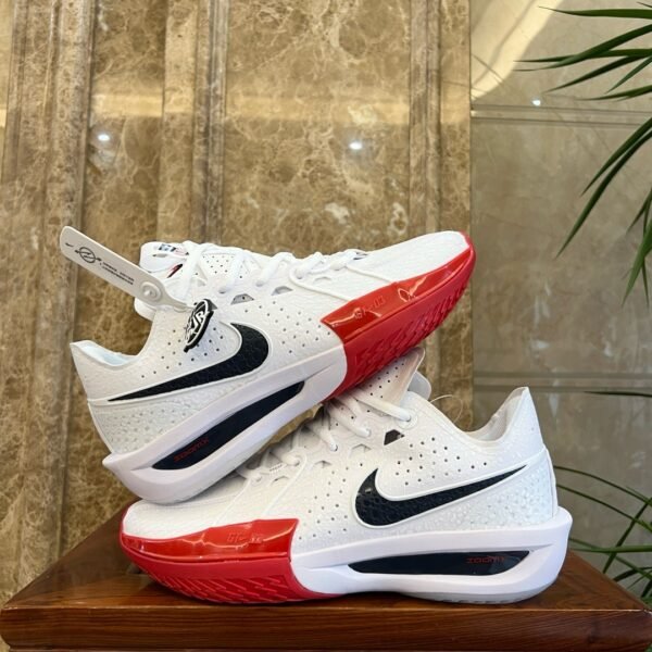 NIKE GT