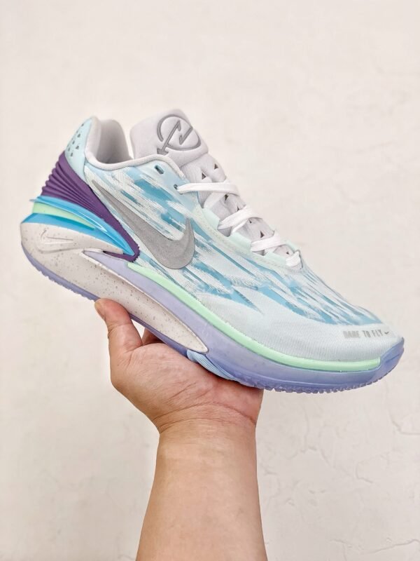NIKE GT