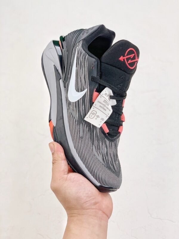 NIKE GT