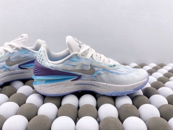 NIKE GT